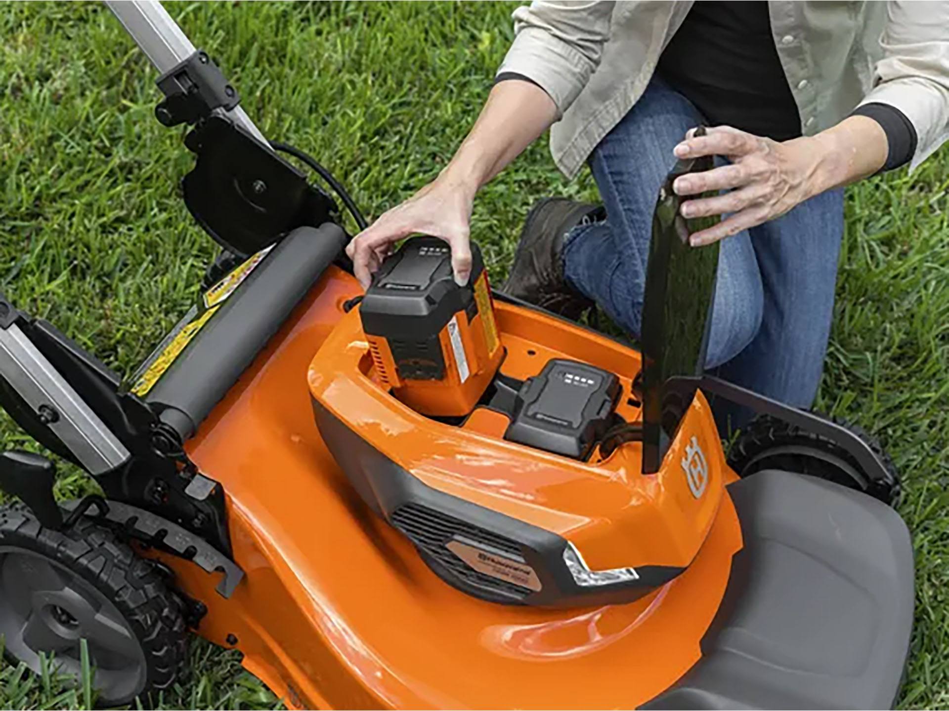 Husqvarna Power Equipment Lawn Xpert 21 in. LE-322 (battery and charger included) in Hankinson, North Dakota - Photo 7