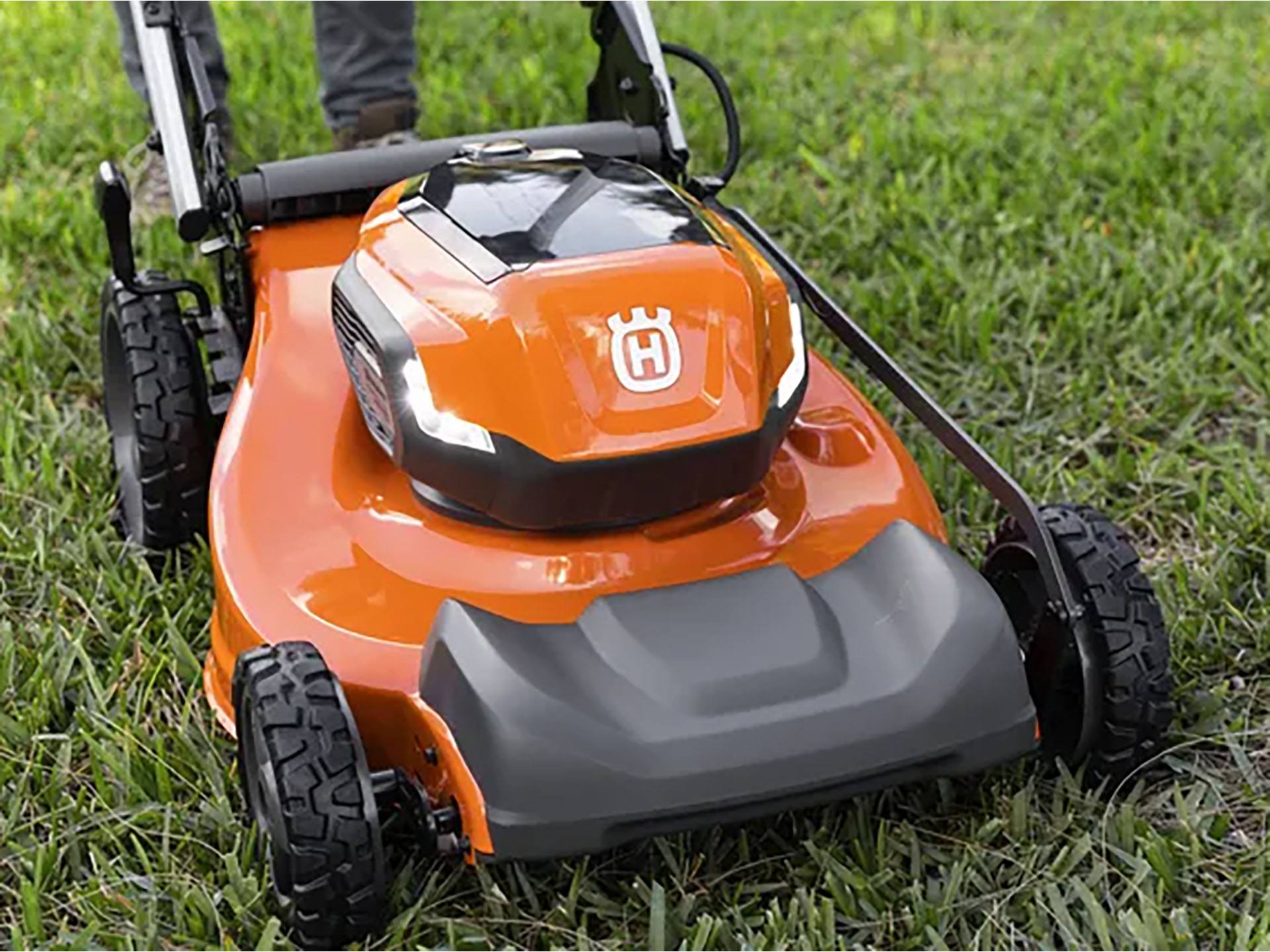 Husqvarna Power Equipment Lawn Xpert 21 in. LE-322 (battery and charger included) in Gunnison, Utah - Photo 12