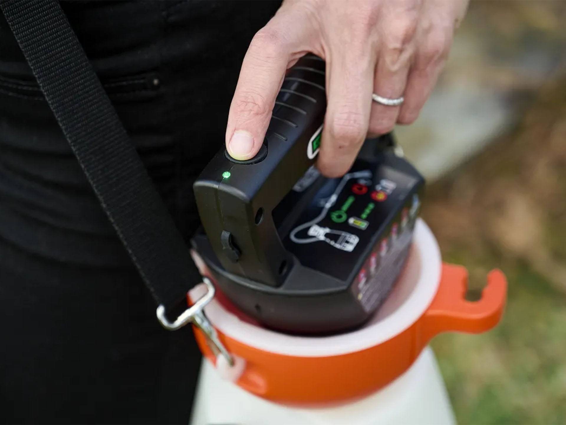 2024 Husqvarna Power Equipment 2 Gallon Battery Handheld Sprayer in New Durham, New Hampshire - Photo 3