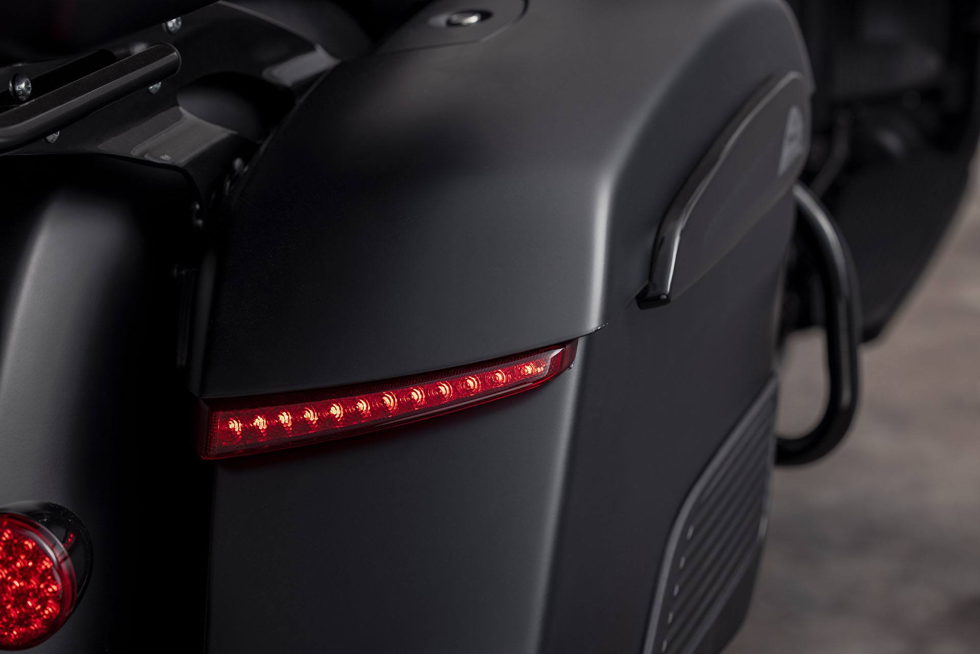 2022 Indian Motorcycle Pursuit® Dark Horse® with Premium Package in EL Cajon, California - Photo 16