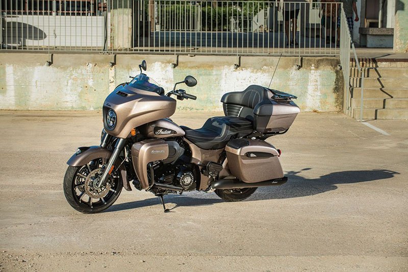 2022 Indian Motorcycle Roadmaster® Dark Horse® in De Pere, Wisconsin - Photo 8