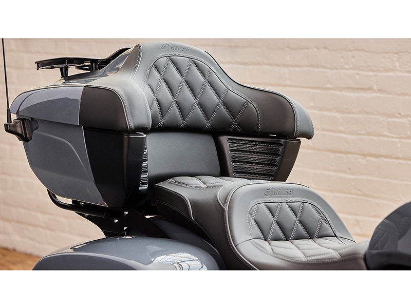 2023 Indian Motorcycle Pursuit® Dark Horse® Icon with Premium Package in De Pere, Wisconsin - Photo 5