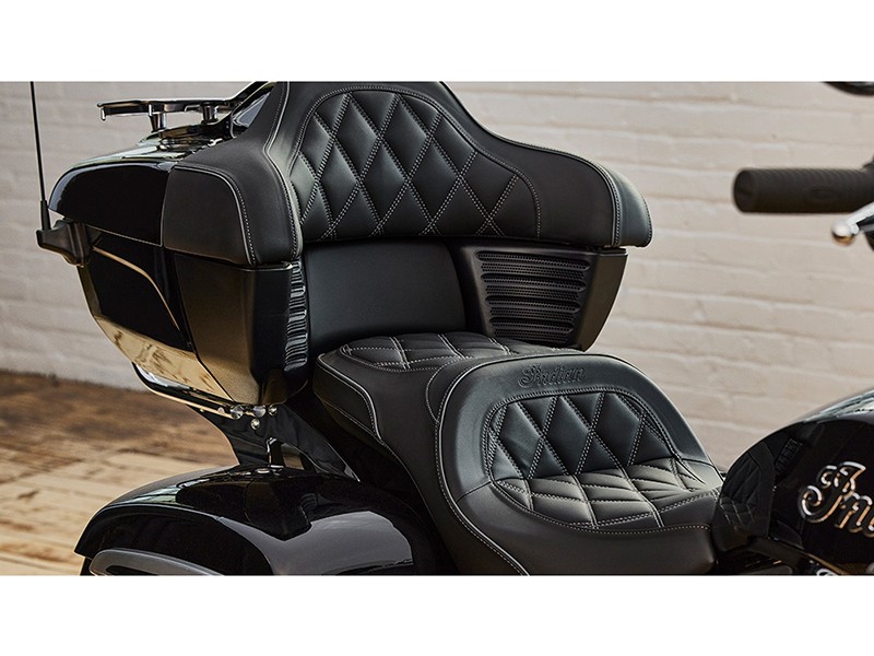 2023 Indian Motorcycle Pursuit® Limited Icon with Premium Package in Fleming Island, Florida - Photo 5