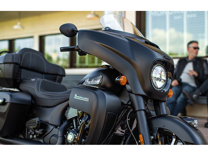2023 Indian Motorcycle Roadmaster® Dark Horse® in Racine, Wisconsin - Photo 12
