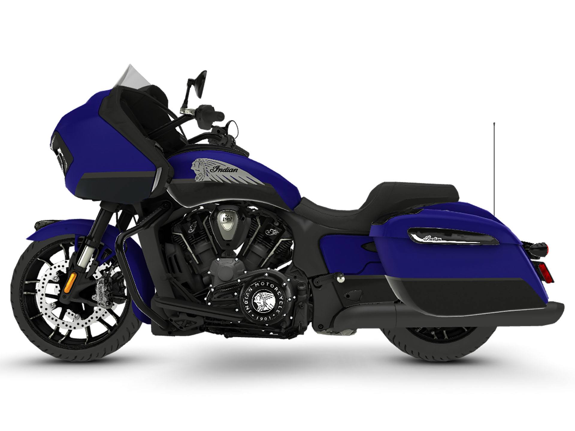 2024 Indian Motorcycle Challenger® Dark Horse® with PowerBand Audio Package in San Jose, California - Photo 4