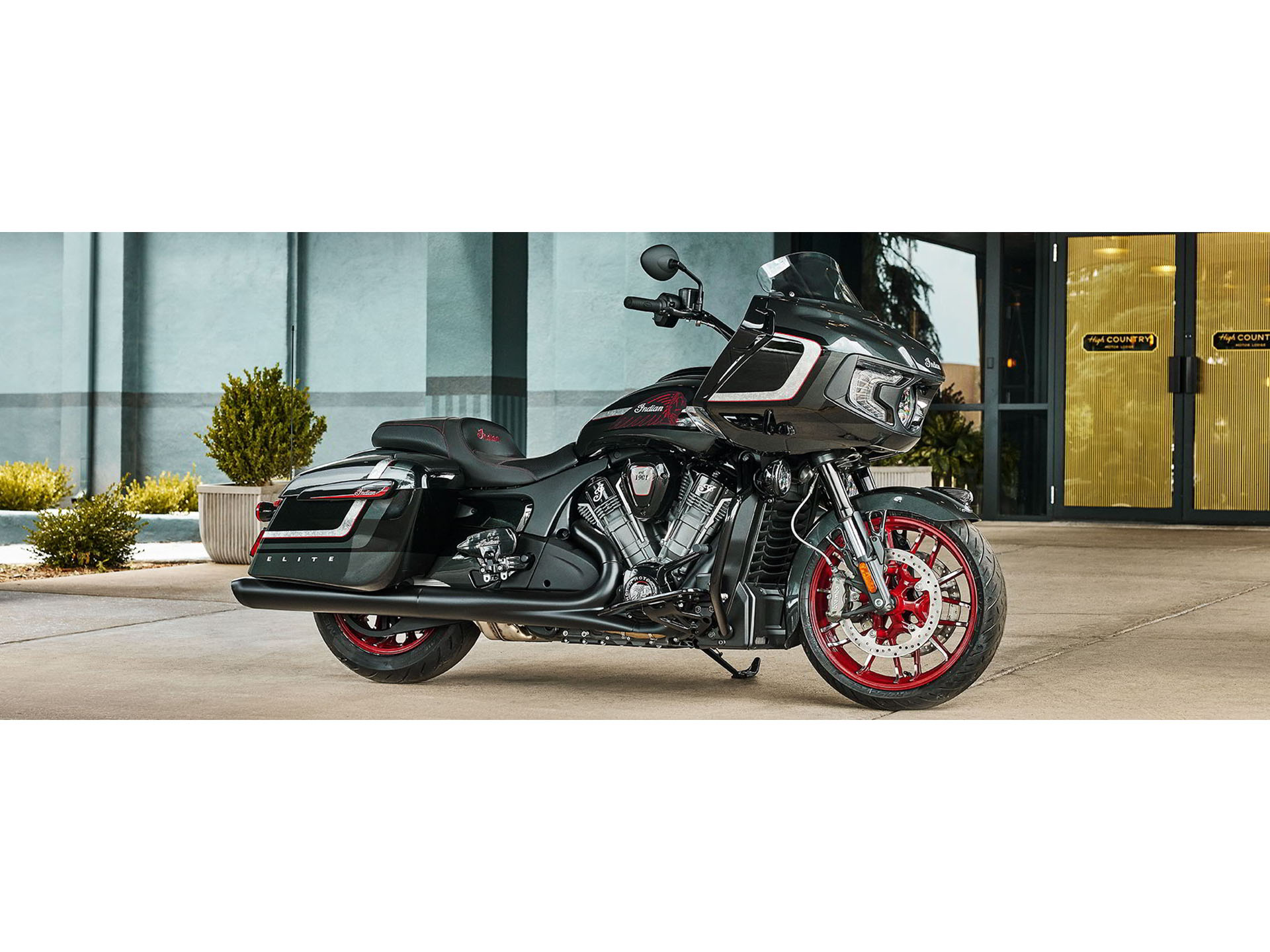 2024 Indian Motorcycle Challenger® Elite in Mineola, New York - Photo 16