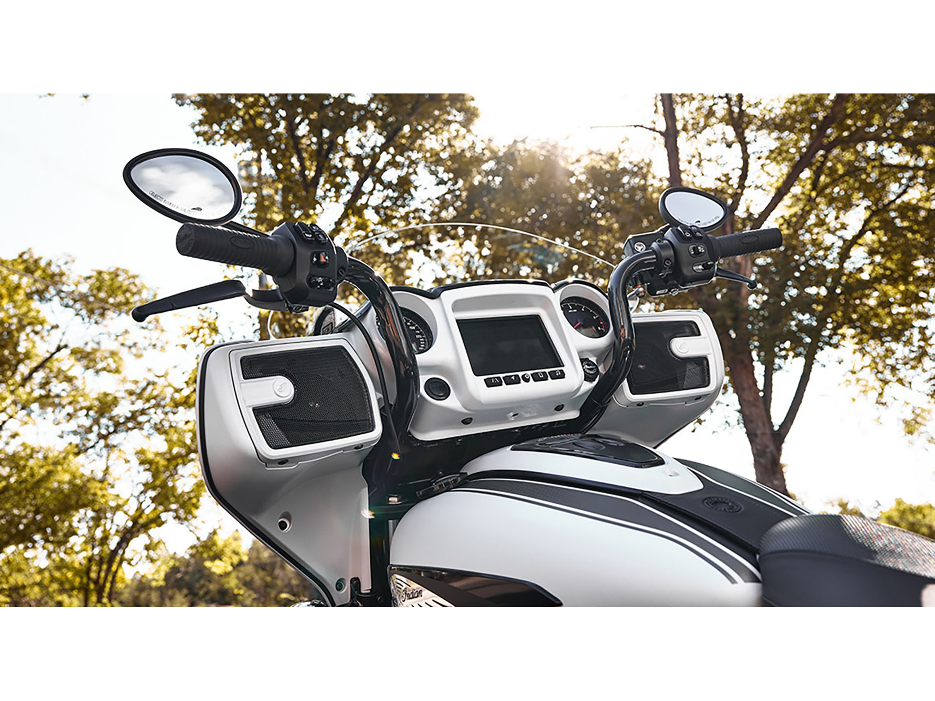 2024 Indian Motorcycle Chieftain® Dark Horse® Icon with PowerBand Audio Package in Fort Lauderdale, Florida - Photo 5