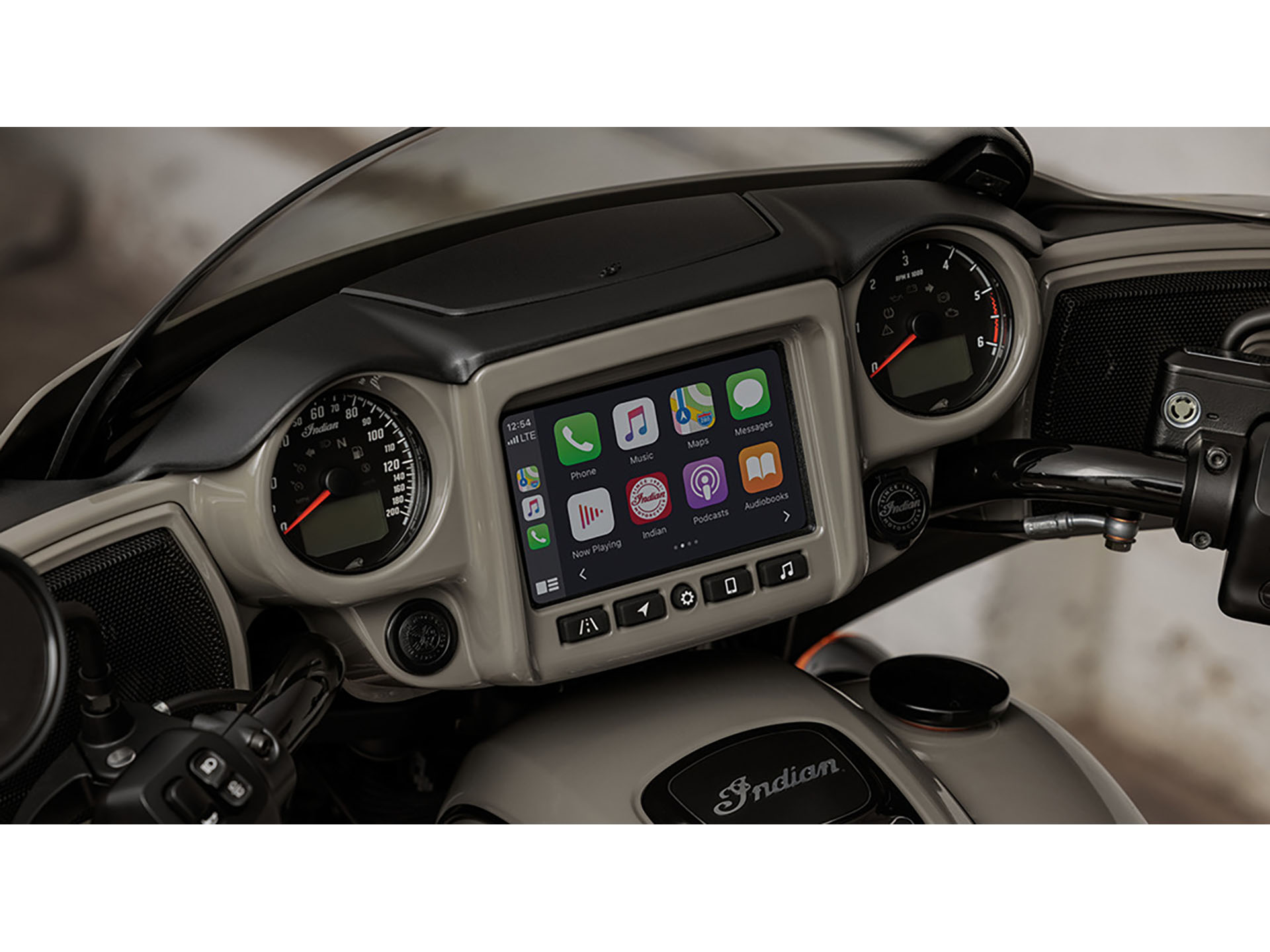 2024 Indian Motorcycle Chieftain® Dark Horse® with PowerBand Audio Package in Savannah, Georgia - Photo 10