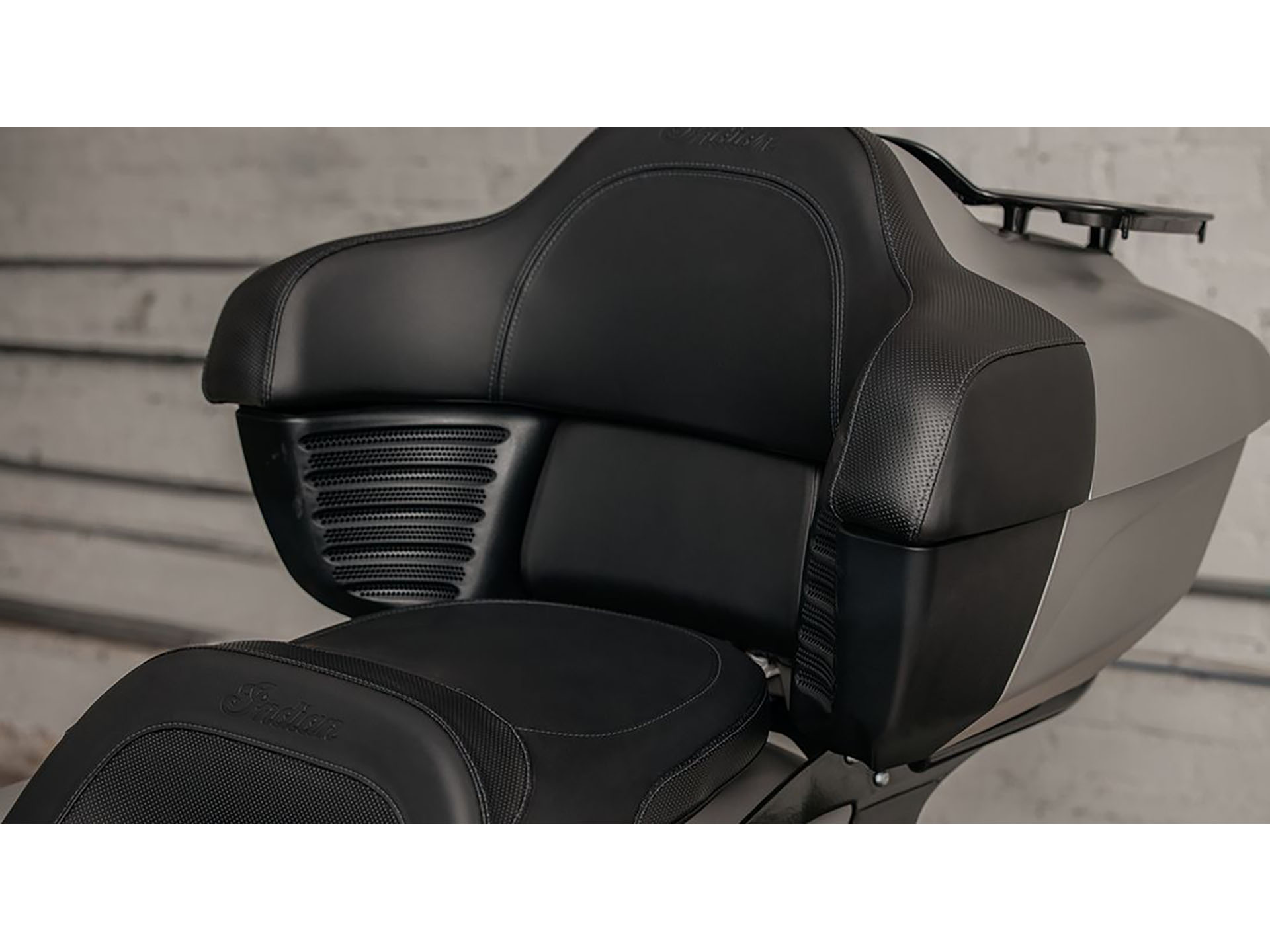 2024 Indian Motorcycle Pursuit® Dark Horse® with PowerBand Audio Package in Fort Lauderdale, Florida - Photo 11