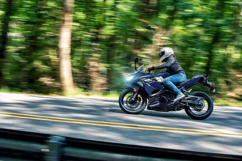2022 Kawasaki Ninja 400 in Plymouth, Massachusetts - Photo 6