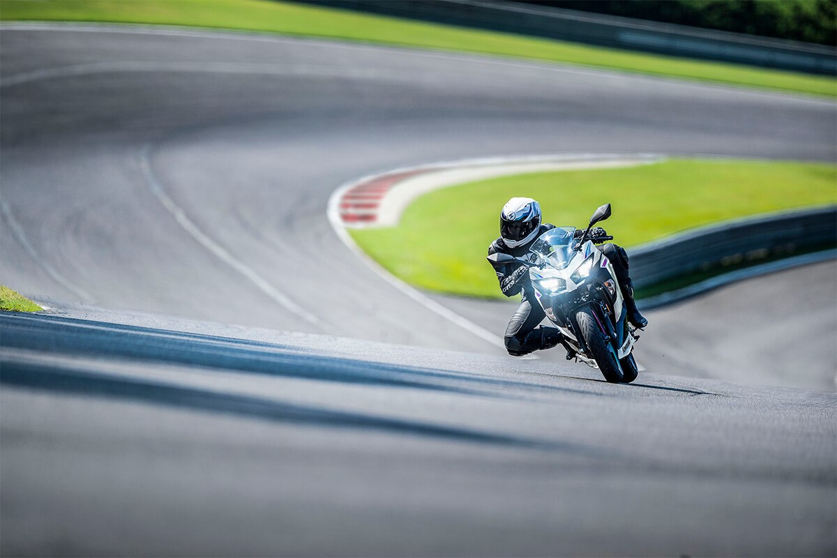 2023 Kawasaki Ninja 400 in Brooklyn, New York - Photo 6