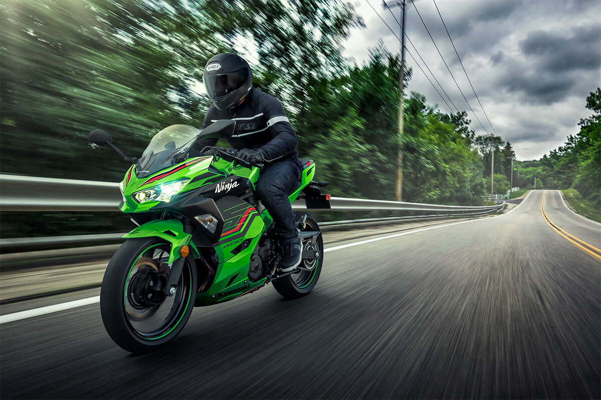 2023 Kawasaki Ninja 400 KRT Edition in Northampton, Massachusetts - Photo 11