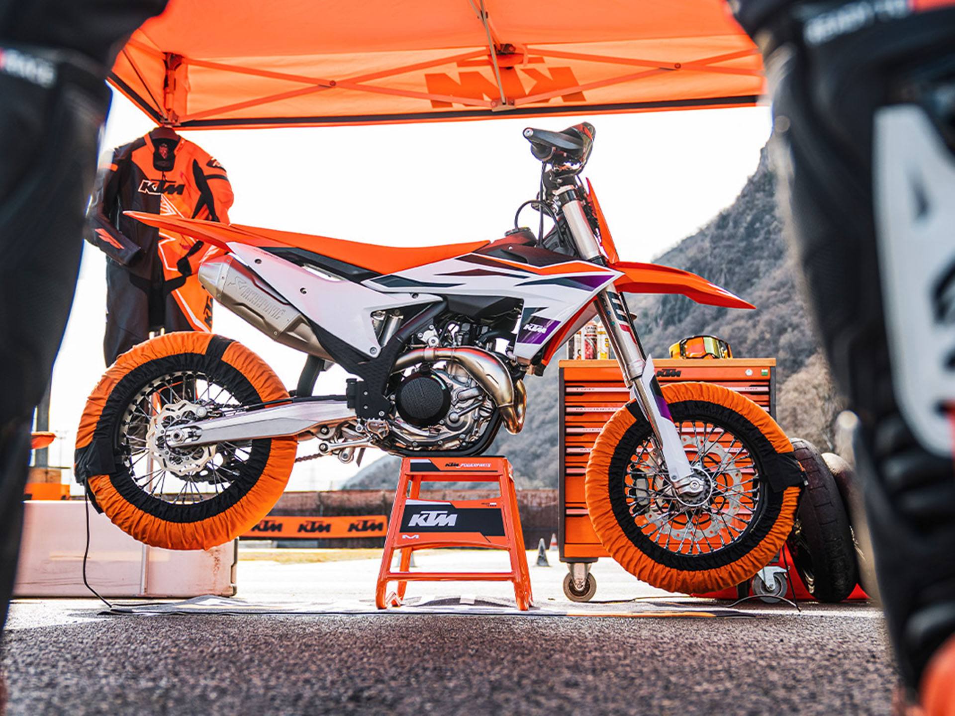 2024 KTM 450 SMR in Vincentown, New Jersey - Photo 14