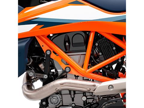 2024 KTM 690 SMC R in Vincentown, New Jersey - Photo 7