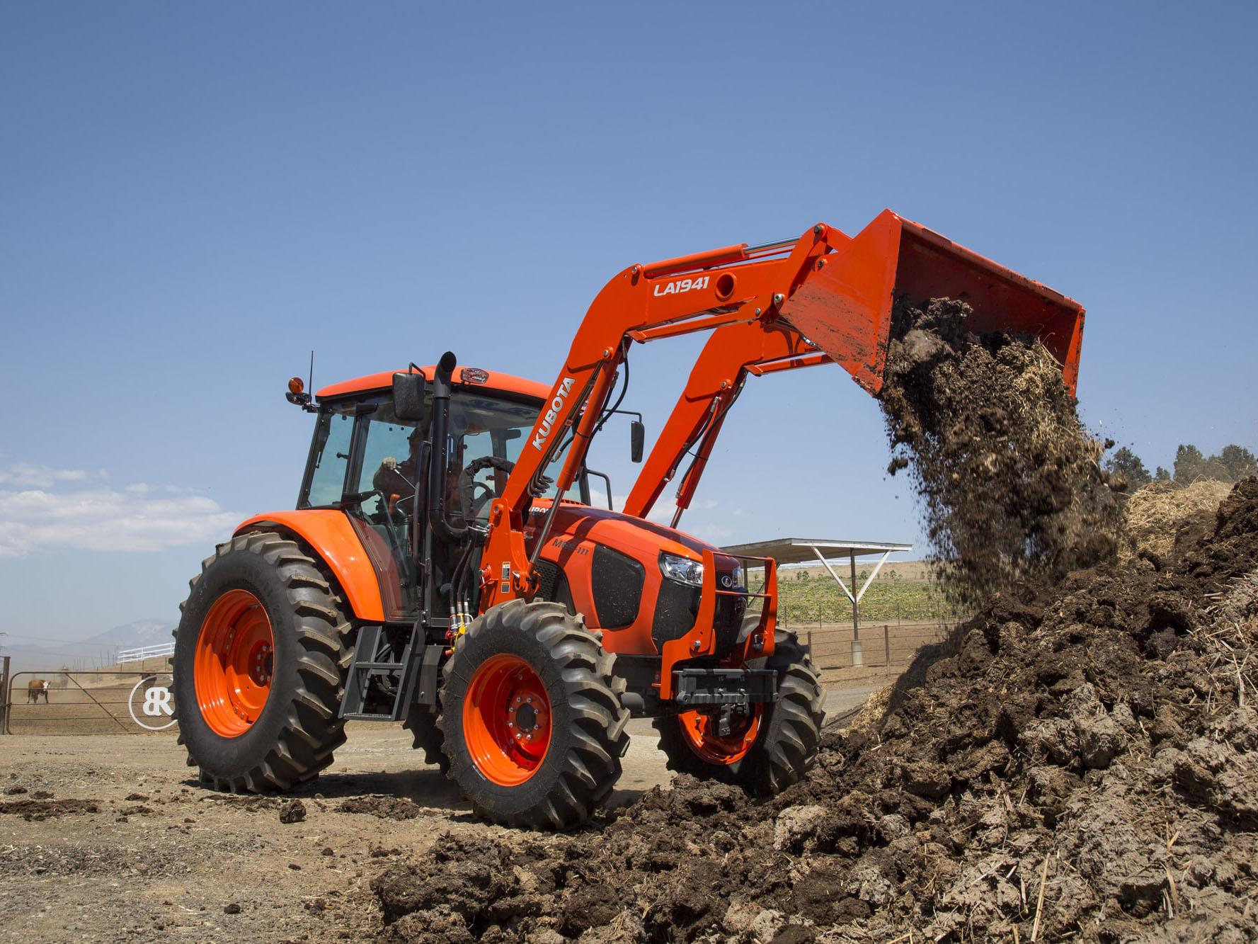 2023 Kubota M6S-111 16-Speed 2WD with ROPS in Walpole, New Hampshire - Photo 6