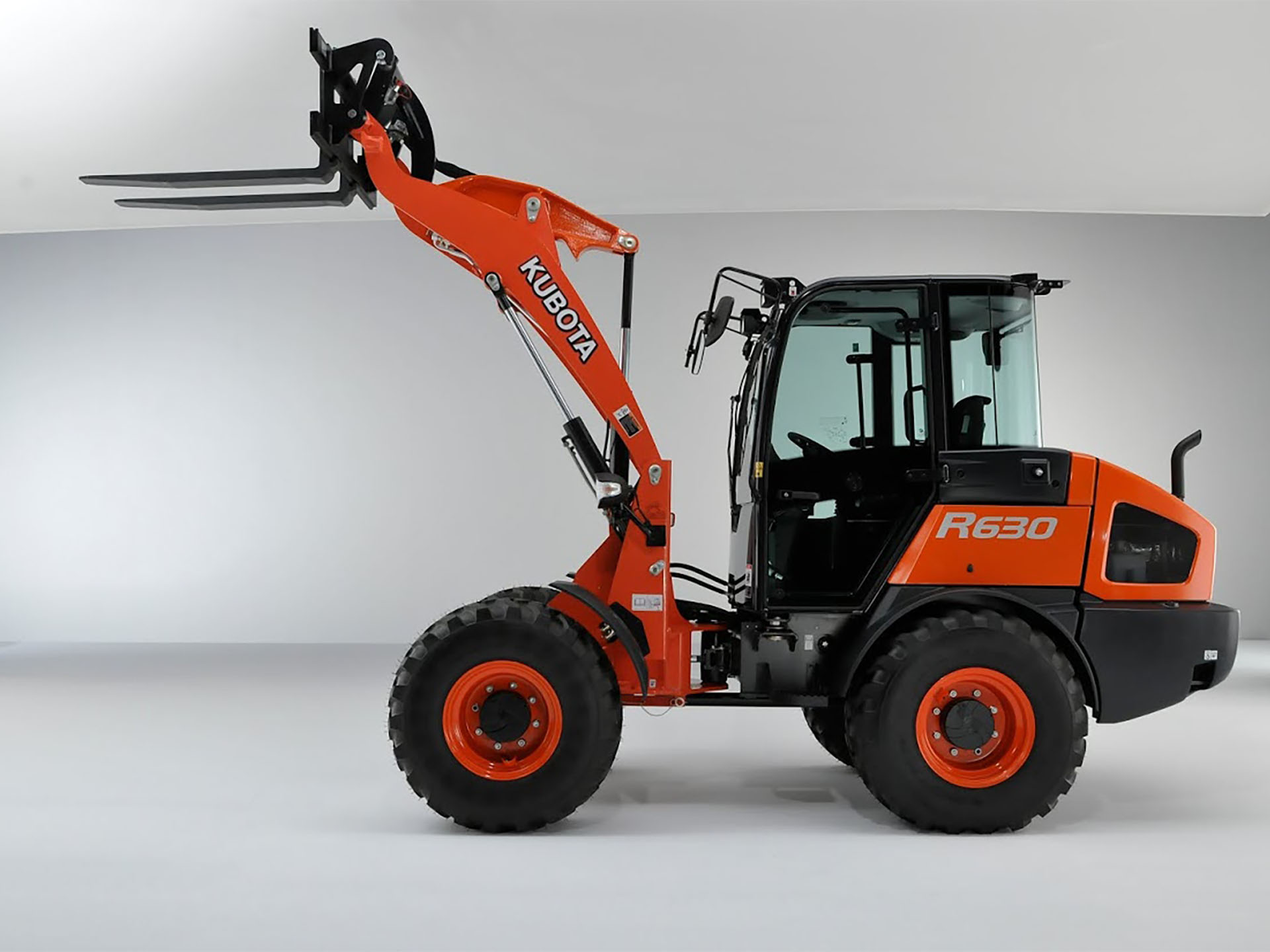 2024 Kubota R640 in Norfolk, Virginia - Photo 3