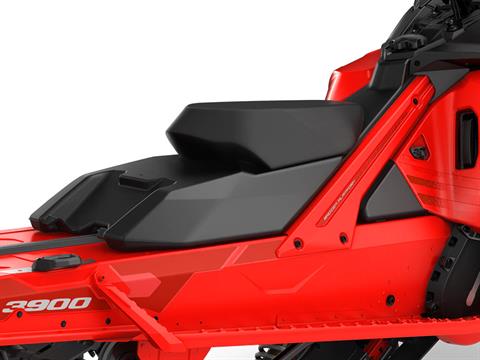 FREE MOVEMENT: BoonDocker seat - The low and lightweight seat makes rider's movement easier for aggressive riding in deep snow. - Photo 11