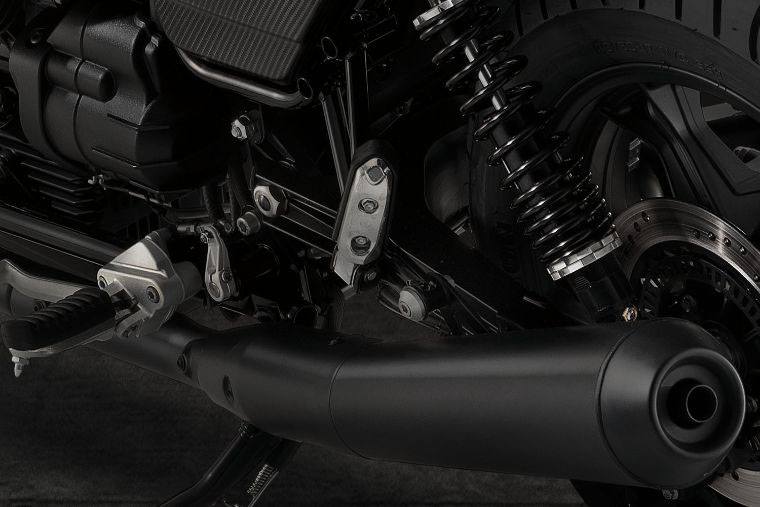 2018 Moto Guzzi V7 III Carbon Dark in Goshen, New York - Photo 10