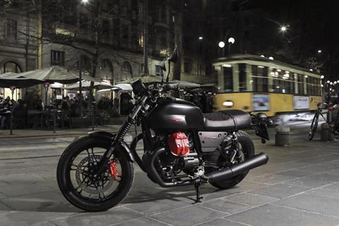 2018 Moto Guzzi V7 III Carbon Dark in Goshen, New York - Photo 12