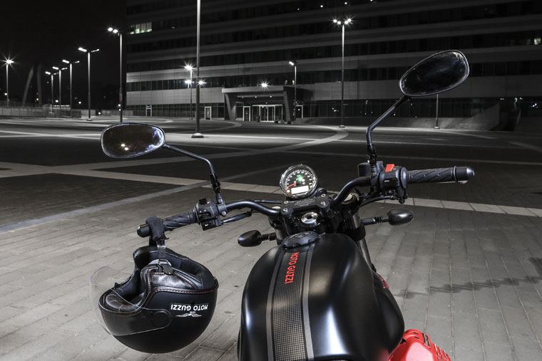 2018 Moto Guzzi V7 III Carbon Dark in Goshen, New York - Photo 15