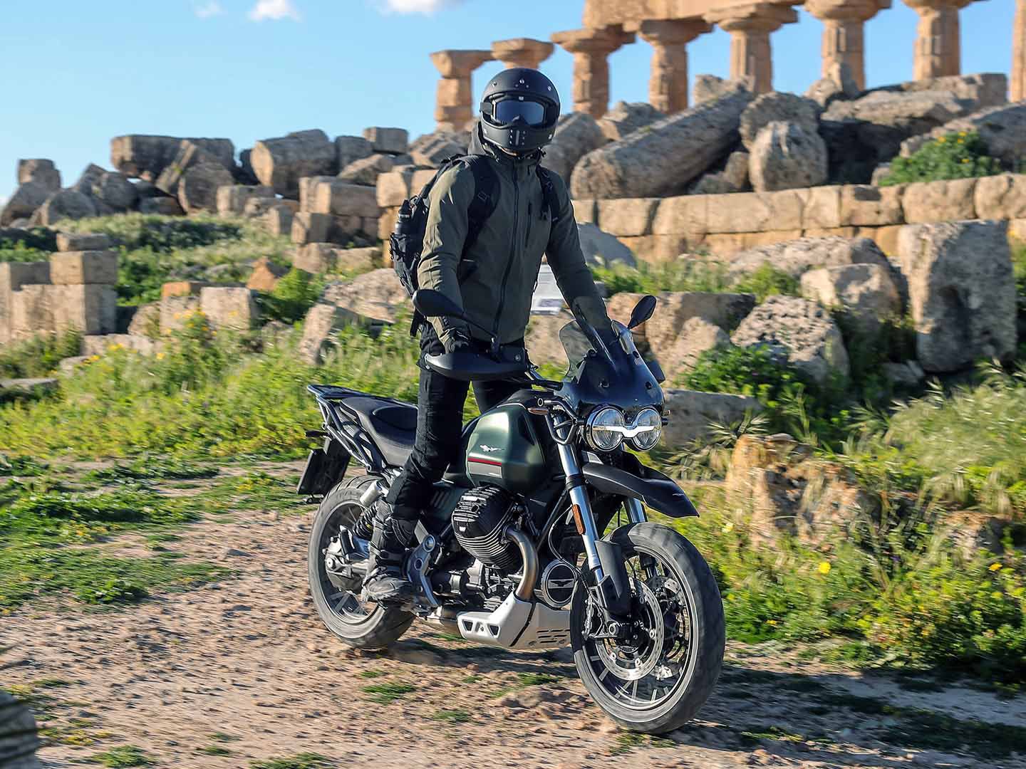 2023 Moto Guzzi V85 TT in White Plains, New York - Photo 11