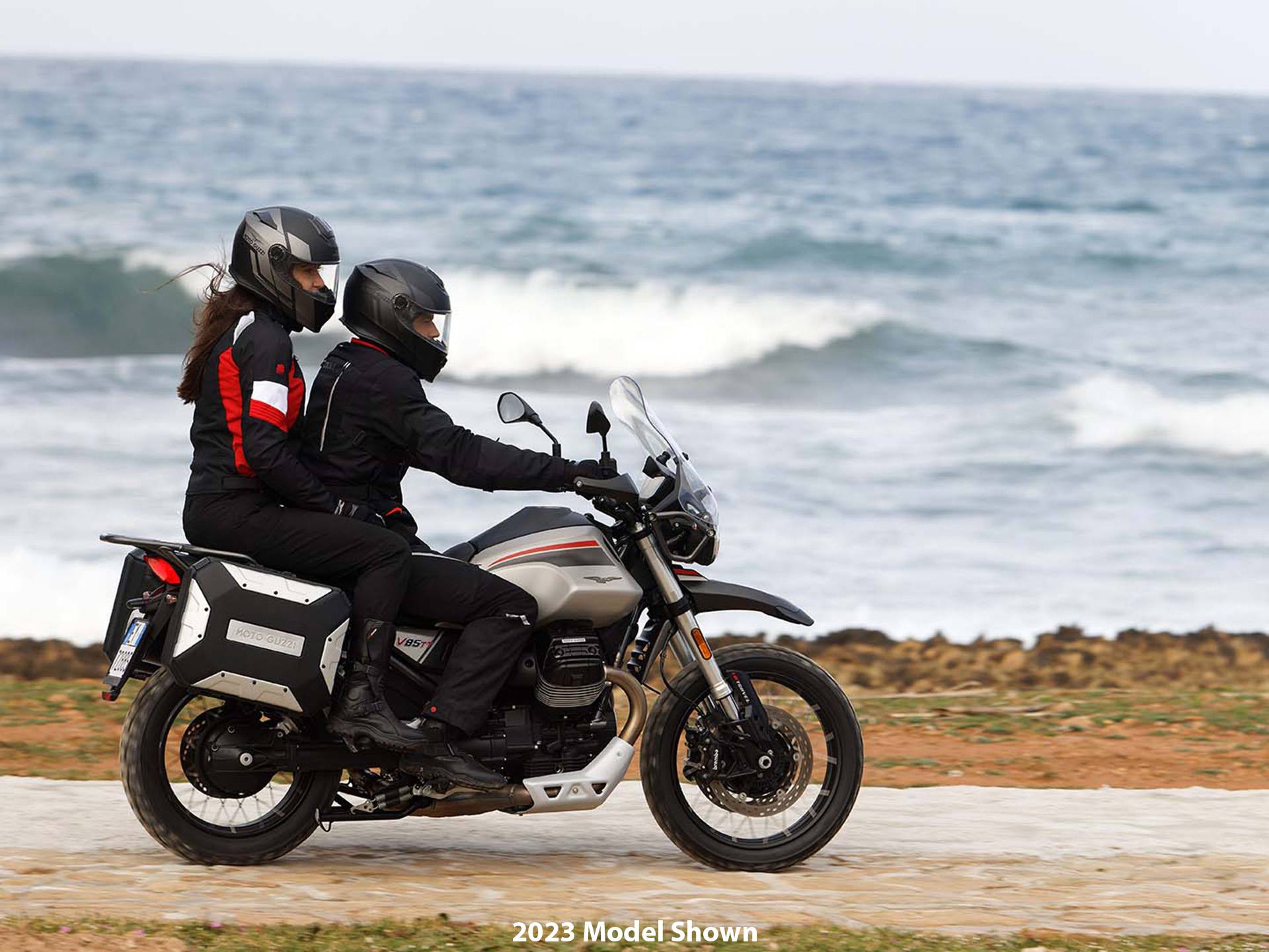 2024 Moto Guzzi V85 TT Travel in San Jose, California - Photo 10