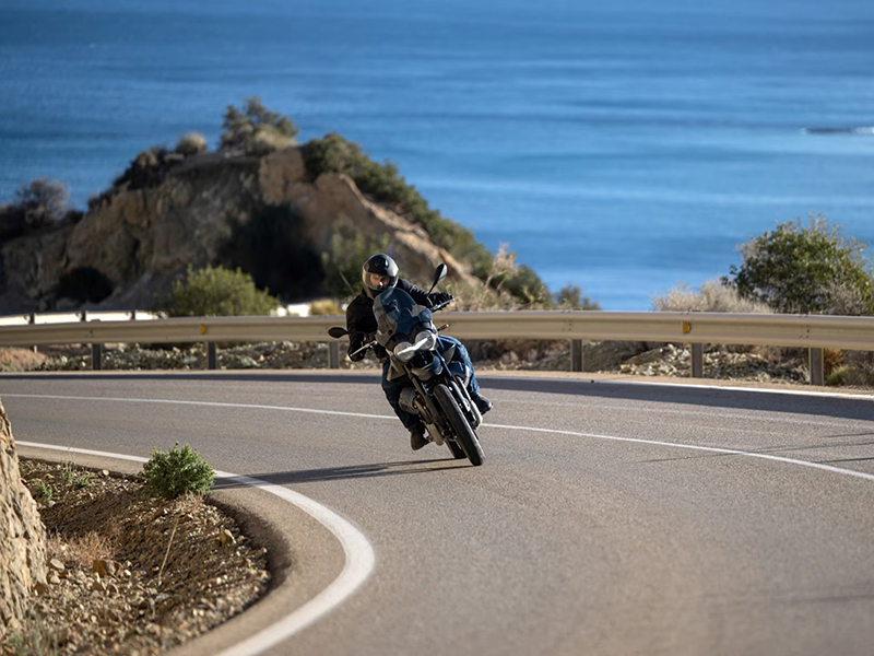 2025 Moto Guzzi V85 Strada in Los Angeles, California - Photo 11