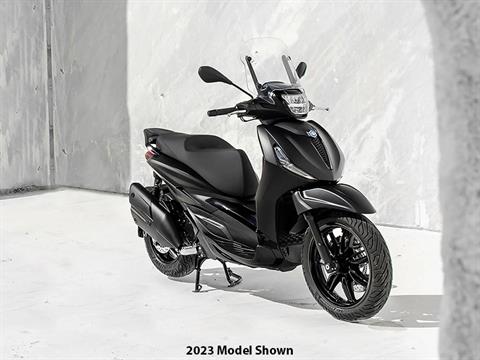 2024 Piaggio BV 400 Deep Black in Knoxville, Tennessee - Photo 3