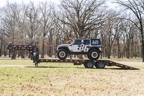 2023 PJ Trailers Low-Pro with Hydraulic Dove (LY) 30 ft. in Kansas City, Kansas - Photo 2