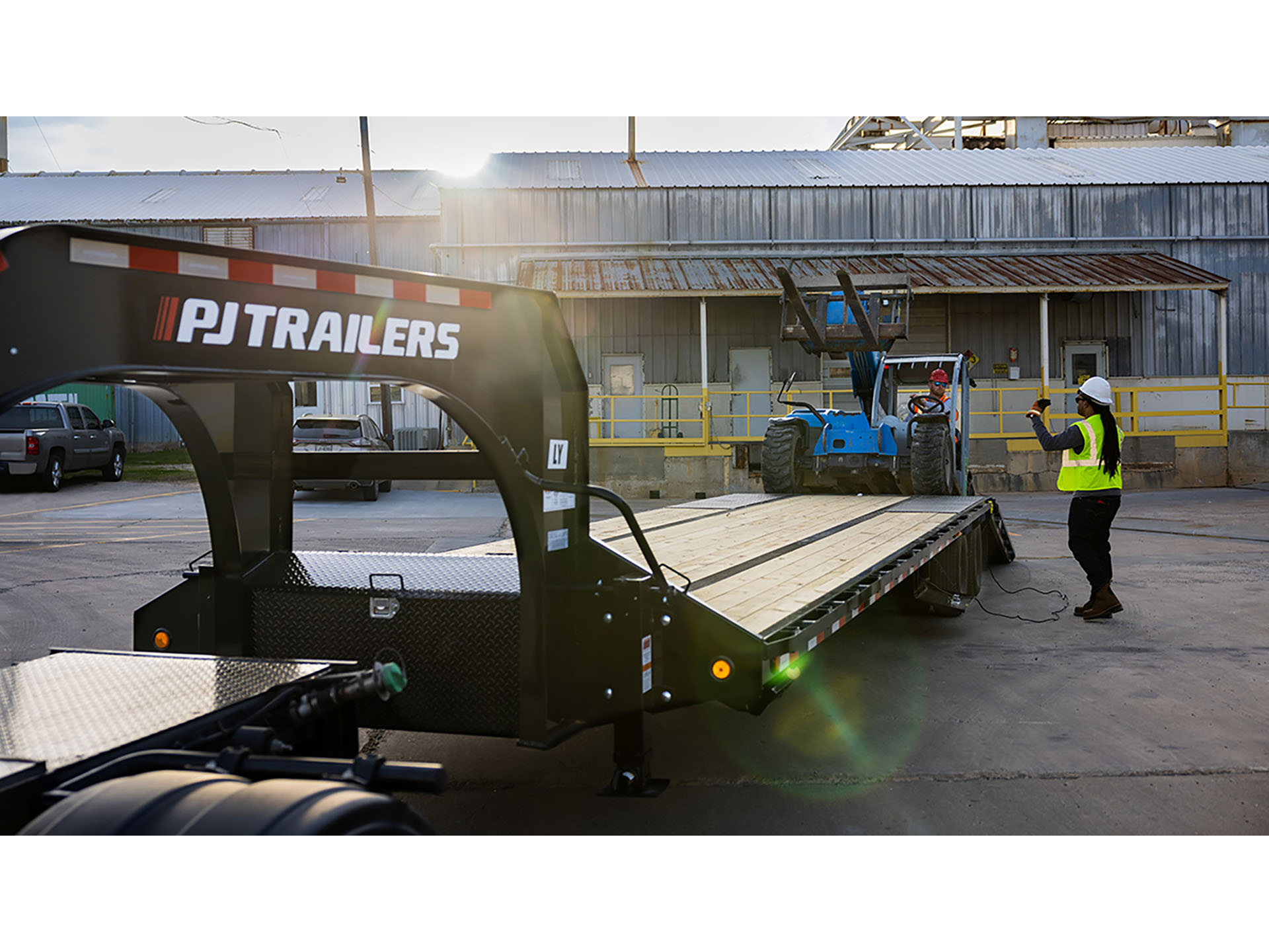 2024 PJ Trailers Low-Pro with Hydraulic Dove Trailers (LY) 32 ft. in Elk Grove, California - Photo 6