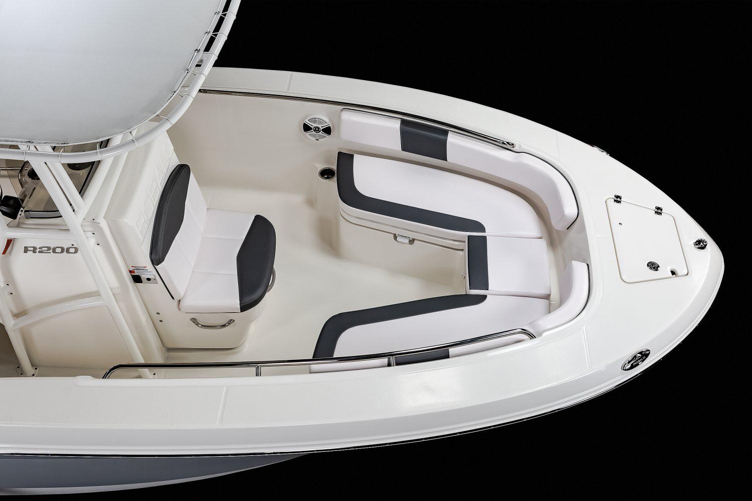 2020 Robalo R200 Center Console in Bridgeport, New York - Photo 18