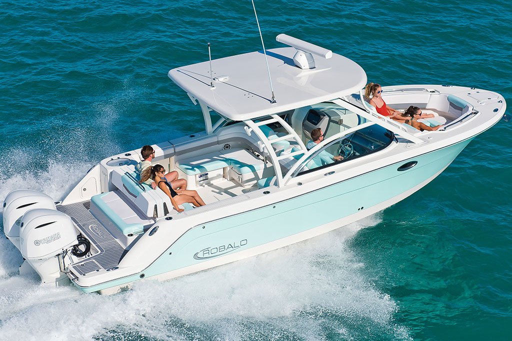 2022 Robalo R317 Dual Console in Lakeport, California
