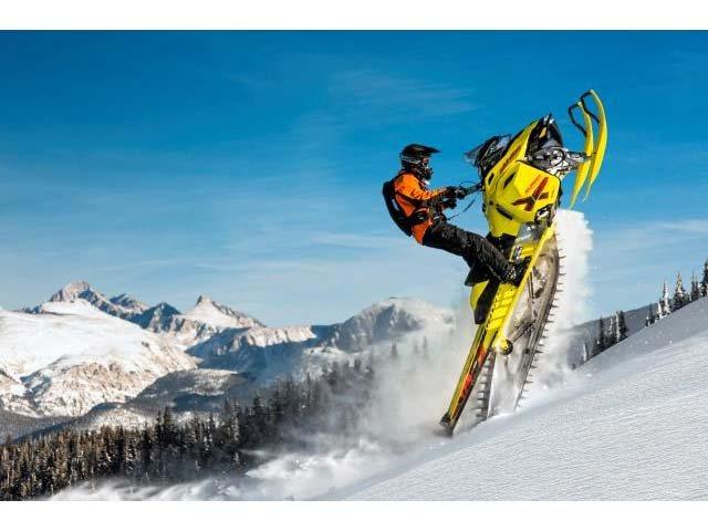 2015 Ski-Doo Summit® X® 174 800R E-TEC®, PowderMax 3.0" in Dickinson, North Dakota - Photo 2