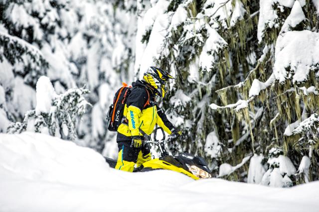 2018 Ski-Doo Summit SP 165 850 E-TEC ES, PowderMax Light 3.0 in Unity, Maine - Photo 10