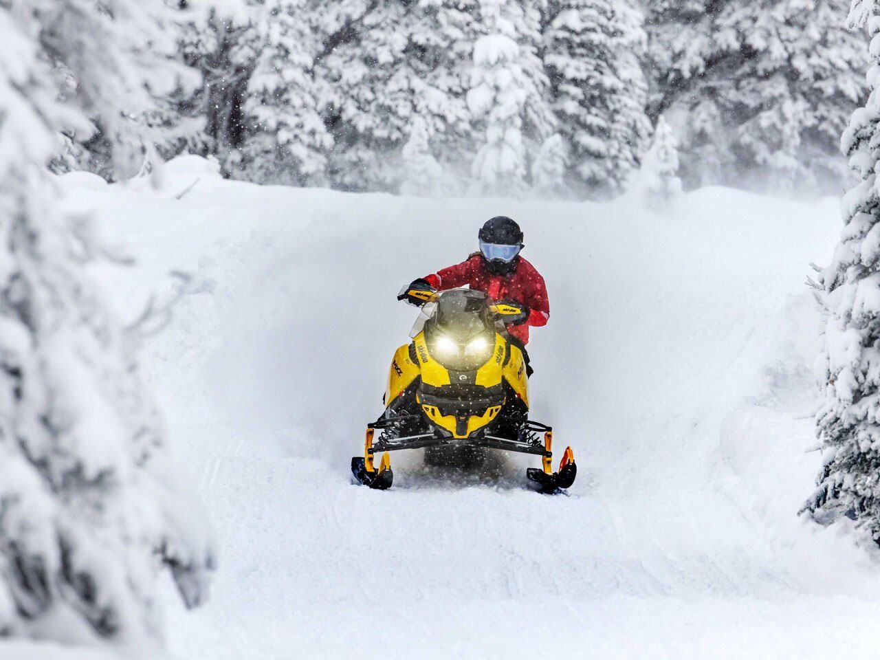 2023 Ski-Doo MXZ Blizzard 600R E-TEC ES Ice Ripper XT 1.25 in Iron Mountain, Michigan - Photo 2