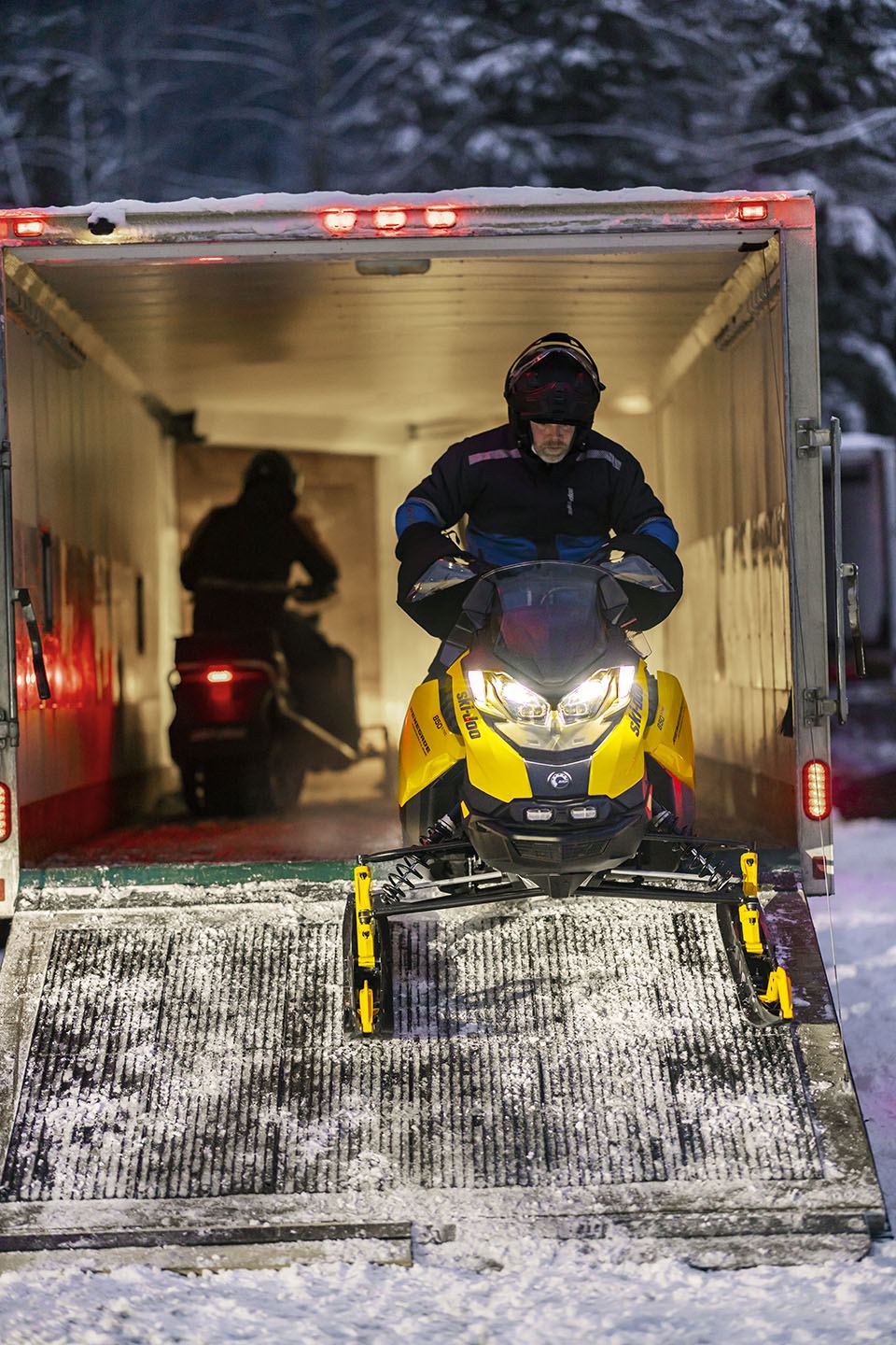 2023 Ski-Doo Renegade Adrenaline 600R E-TEC ES RipSaw 1.25 in Cohoes, New York - Photo 2