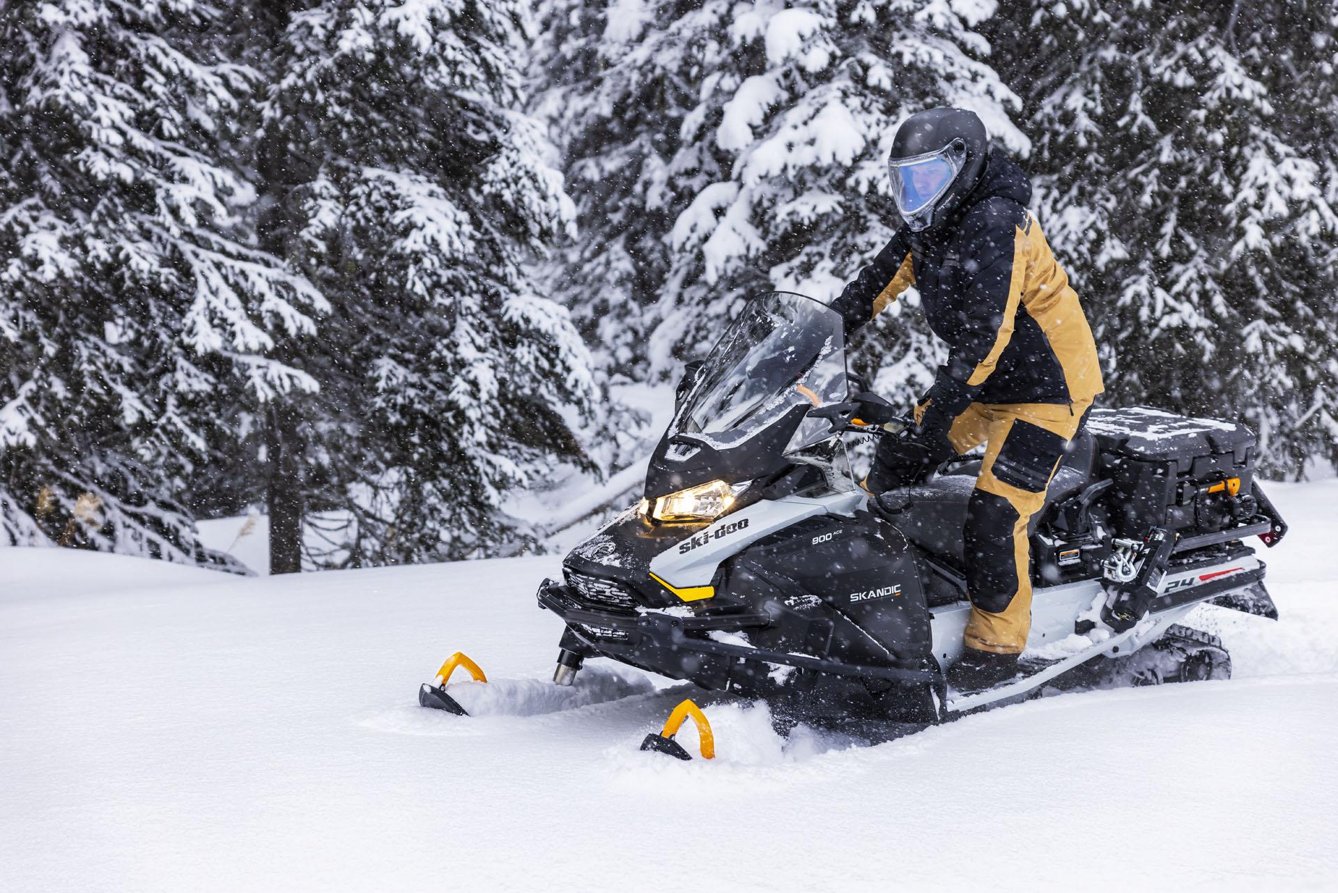 2023 Ski-Doo Skandic SE 900 ACE ES Silent Ice Cobra WT 1.5 Track 24 in. in Cohoes, New York - Photo 8