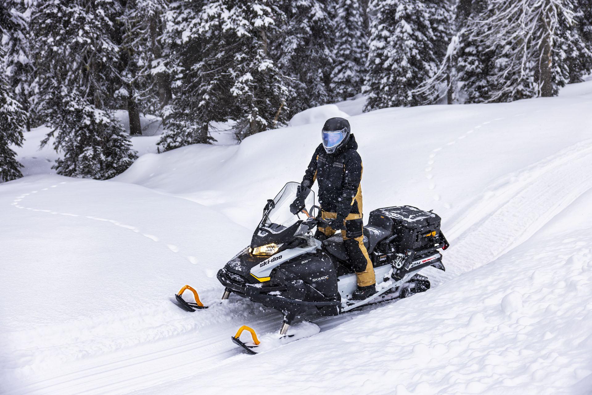 2023 Ski-Doo Skandic SE 900 ACE ES Silent Ice Cobra WT 1.5 Track 24 in. in Cohoes, New York - Photo 6