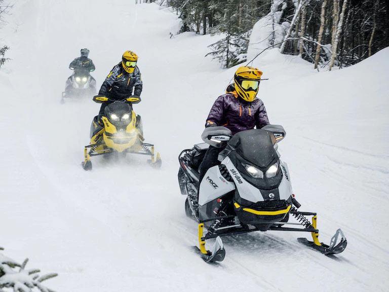 2024 Ski-Doo MXZ Sport 137 600 EFI ES RipSaw 1.25 in Rutland, Vermont - Photo 4