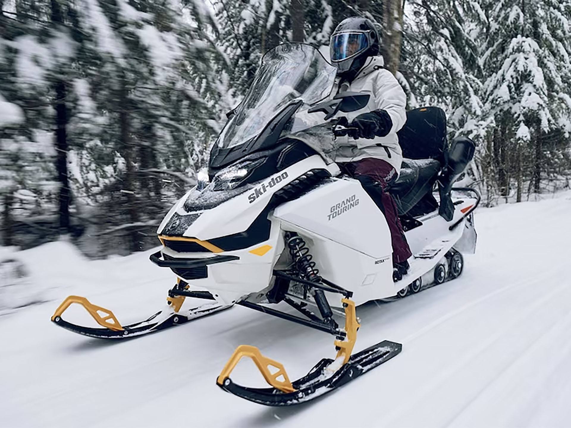 2025 Ski-Doo Grand Touring Electric Rotax E-Power ES High-Efficiency 0.75 w/ 10.25 in. Touchscreen in Enfield, Connecticut - Photo 3