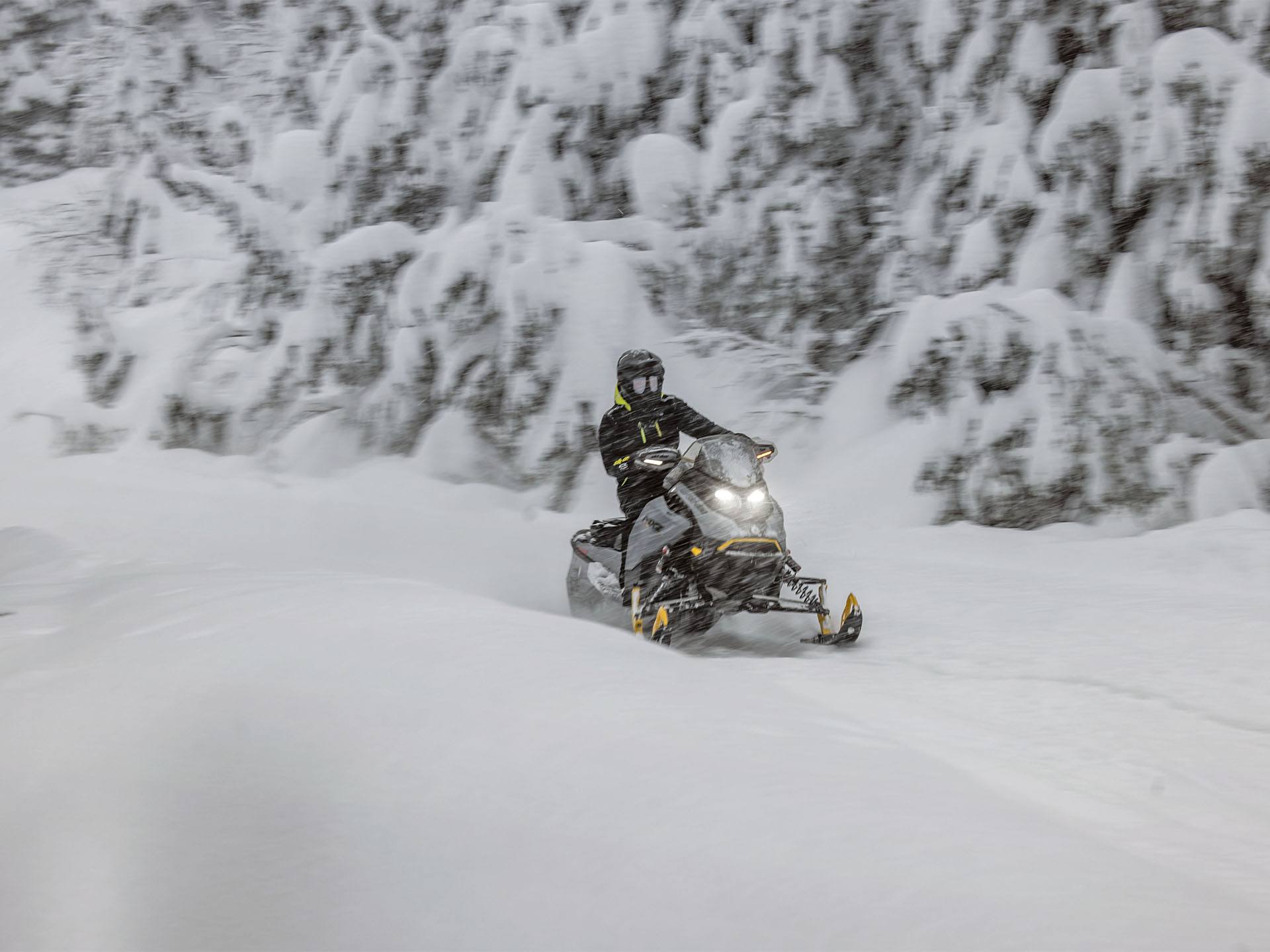 2025 Ski-Doo MXZ Adrenaline w/ Blizzard Package 129 850 E-TEC ES Ice Ripper XT 1.25 in Hillman, Michigan - Photo 13
