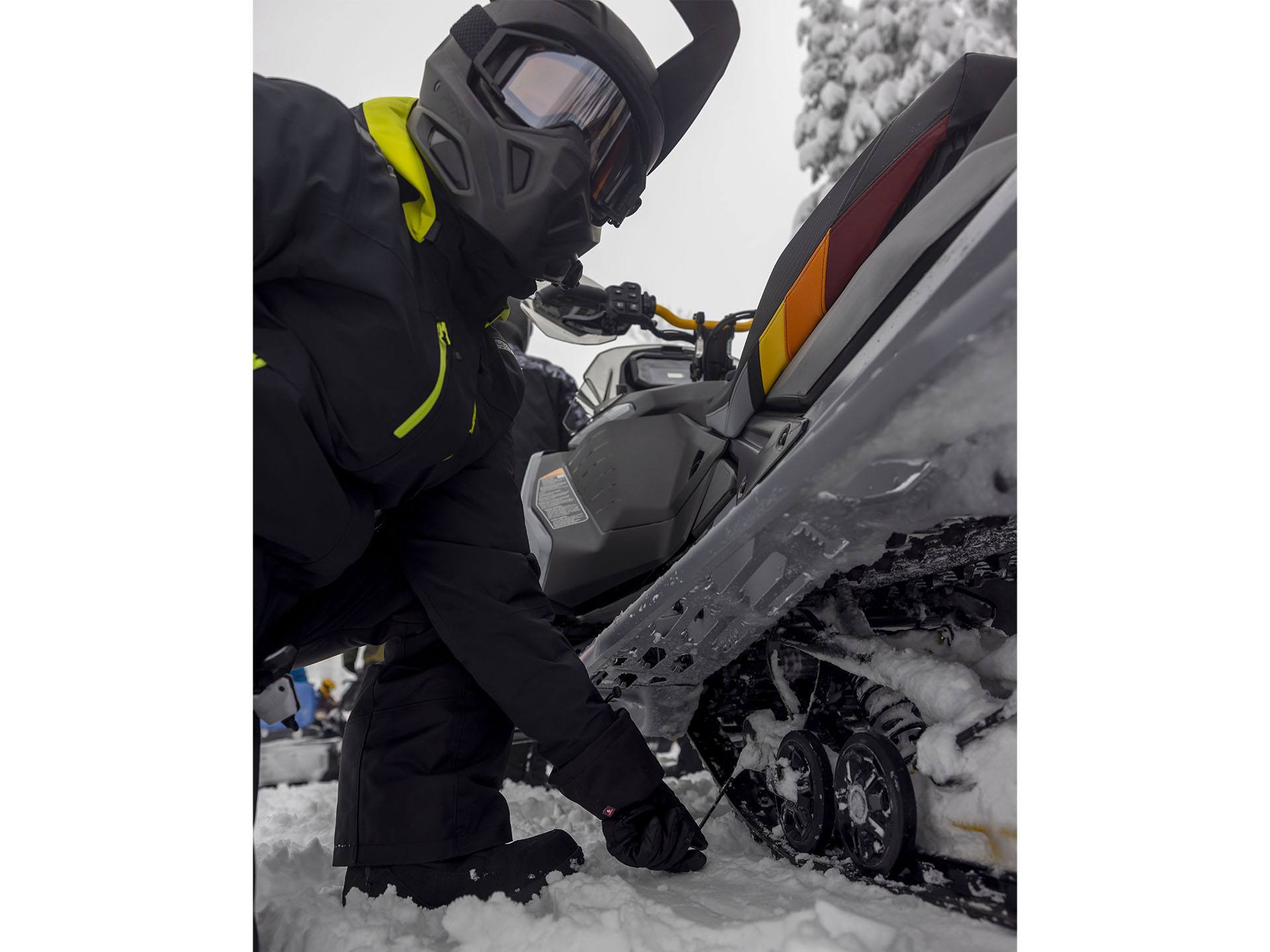 2025 Ski-Doo MXZ Adrenaline w/ Blizzard Package 129 850 E-TEC ES Ice Ripper XT 1.25 in Huron, Ohio - Photo 6