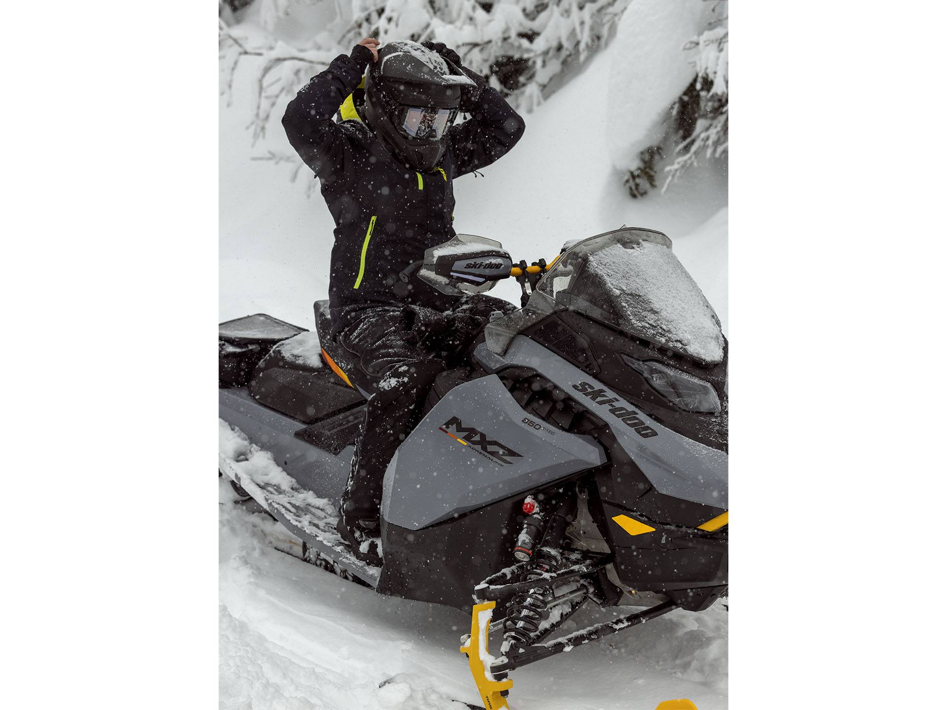 2025 Ski-Doo MXZ Adrenaline w/ Blizzard Package 137 850 E-TEC ES Ice Ripper XT 1.25 in Chester, Vermont - Photo 7