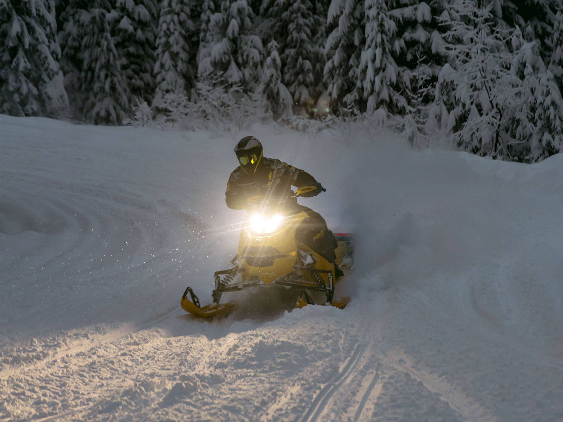 2025 Ski-Doo MXZ X-RS w/ Competition Package 850 E-TEC Turbo R SHOT RipSaw II 2-Ply 1.25 in Speculator, New York - Photo 15