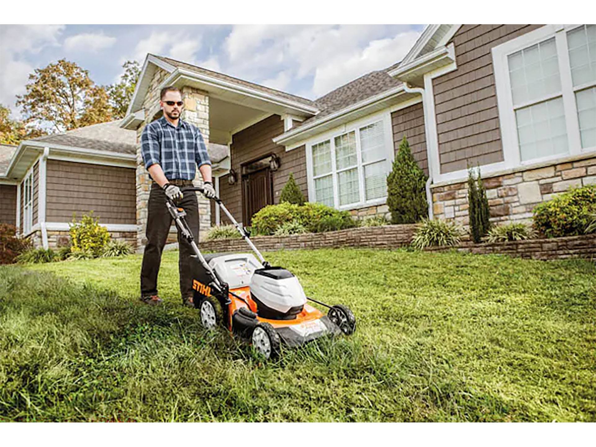 Stihl RMA 510 21 in. Push w/ AP300S Battery & AL301 Charger in Elma, New York - Photo 4