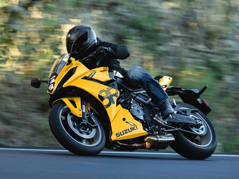 2025 Suzuki GSX-8R in Phillipston, Massachusetts - Photo 8