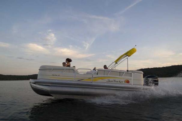 The PARTY BARGE 21 has been completely reinvented for 2008. - Photo 22