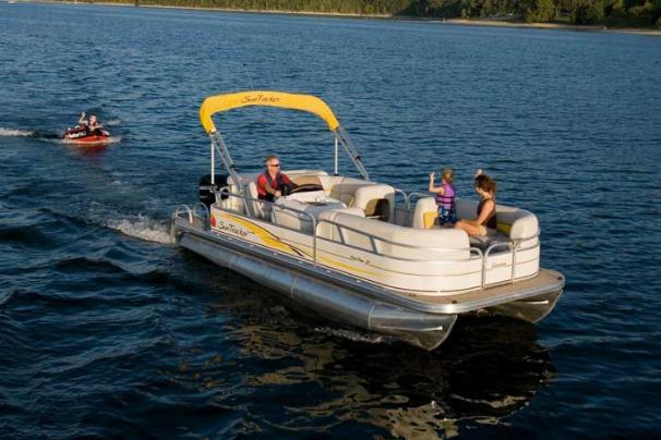 With the optional performance strakes, the PARTY BARGE 21 is the ultimate vehicle for tubing, skiing and just cruising the day away. - Photo 29