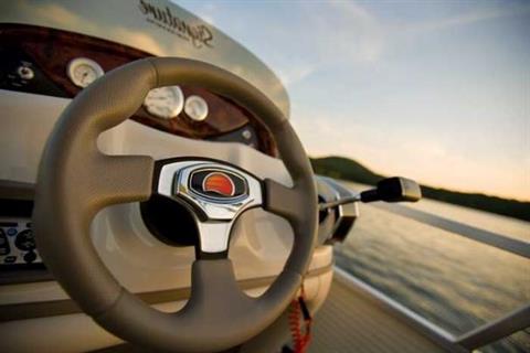 The deluxe sport steering wheel features the new SUN TRACKER logo. - Photo 33
