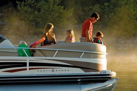 New graphics and styling only hint at what the PARTY BARGE 25 Regency Edition has to offer families. - Photo 17